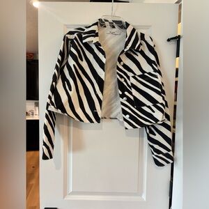 🦓 Na-Kd Zebra Pattern Cropped Jean Jacket – Bold, Chic & EUC (Size 38)